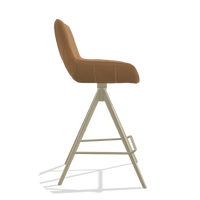 Barstoel Matera 6483 in Leder B947 (karamel), poten in champagne, zijaanzicht