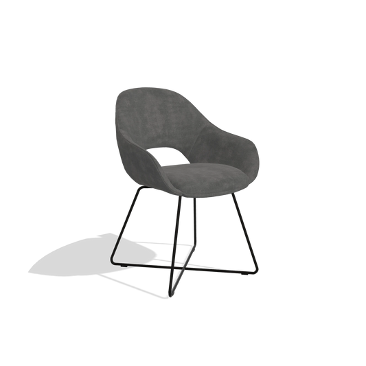 Chaise de salle à manger Milan 6516 en tissu Adore 68 (gris foncé), pieds en noir, vue de trois-quarts