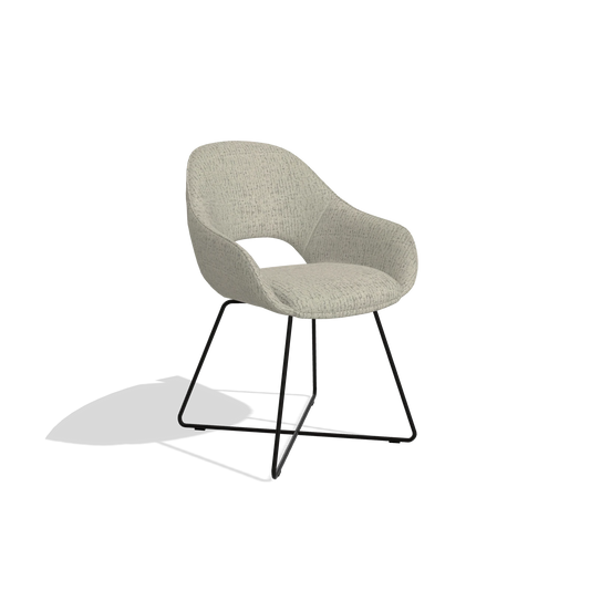 Silla de comedor Milan 6516 en tela Horta 05 (greige), patas en negro, vista en ángulo