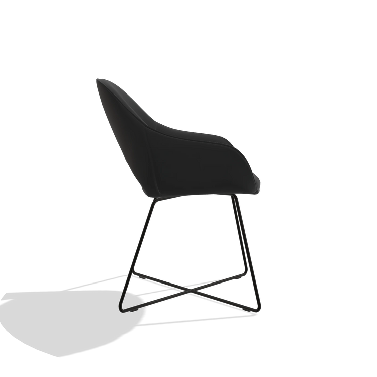 Sedia da pranzo Milan 6516 in Pelle A804 (nero), gambe in nero, vista laterale