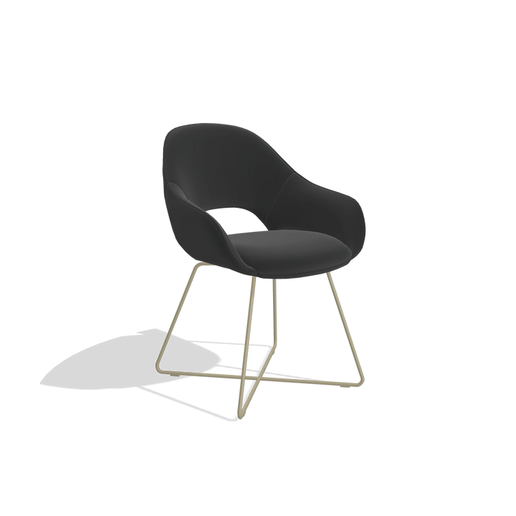 Sedia da pranzo Milan 6516 in Pelle A804 (nero), gambe in champagne, vista angolata
