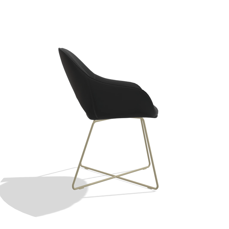 Sedia da pranzo Milan 6516 in Pelle A804 (nero), gambe in champagne, vista laterale
