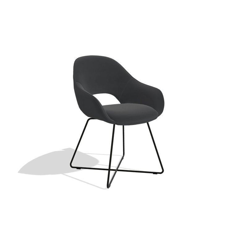 Sedia da pranzo Milan 6516 in Pelle B900 (nero), gambe in nero, vista angolata
