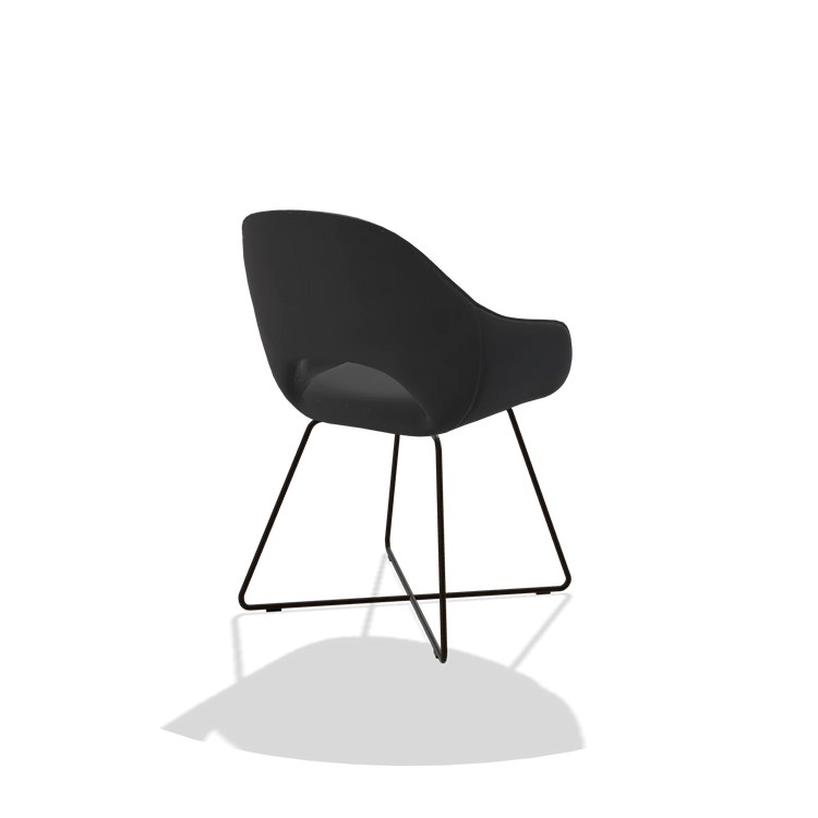Sedia da pranzo Milan 6516 in Pelle B900 (nero), gambe in espresso, vista posteriore angolata