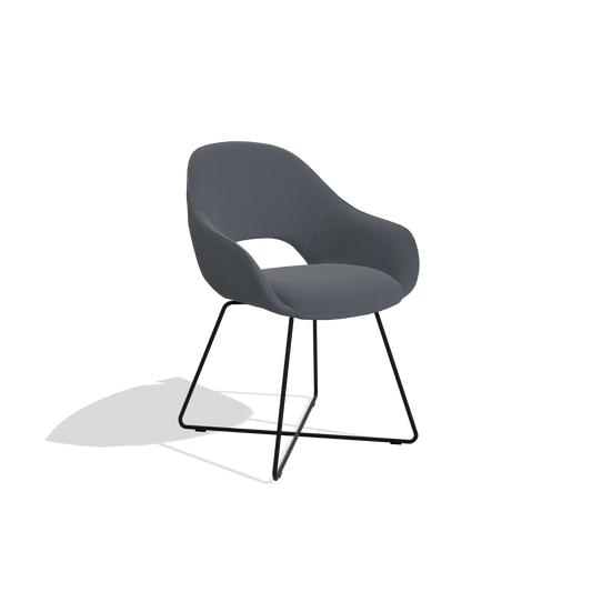 Chaise de salle à manger Milan 6516 en Cuir B961 (gris foncé), pieds en noir, vue de trois-quarts