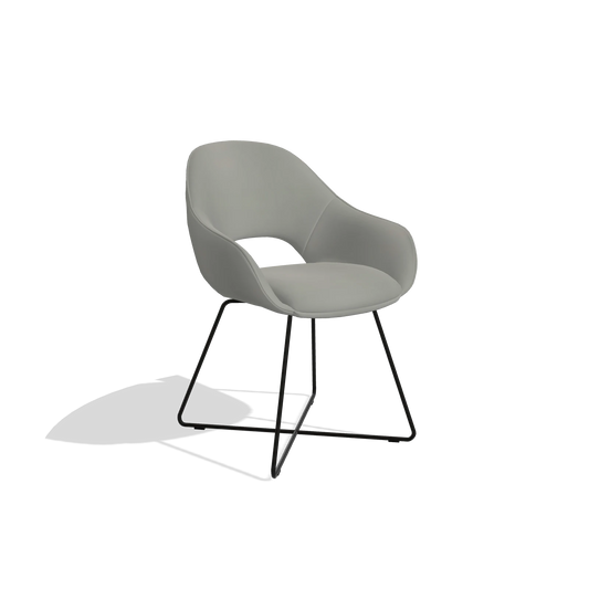 Chaise de salle à manger Milan 6516 en Cuir B967 (grège), pieds en noir, vue de trois-quarts