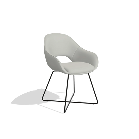 Chaise de salle à manger Milan 6516 en Cuir B970 (gris clair), pieds en noir, vue de trois-quarts