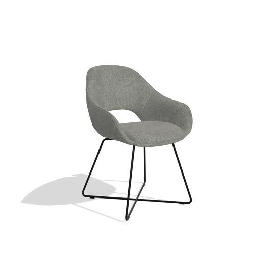 Silla de comedor Milan 6516 en tela San Remo 802 (topo), patas en negro, vista en ángulo