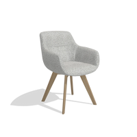 Silla de comedor Odille 6578 en tela Horta 106 (gris claro), patas en natural, vista en ángulo