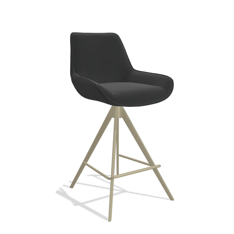 Tabouret de bar Padua 6457 en Cuir A804 (noir), pieds en champagne, vue de trois-quarts
