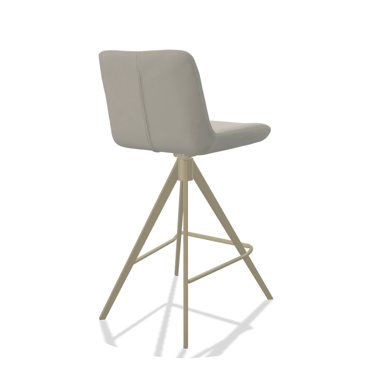 Tabouret de bar Universal 6460 en Cuir B506 (gris clair), pieds en champagne, vue de trois-quarts arrière