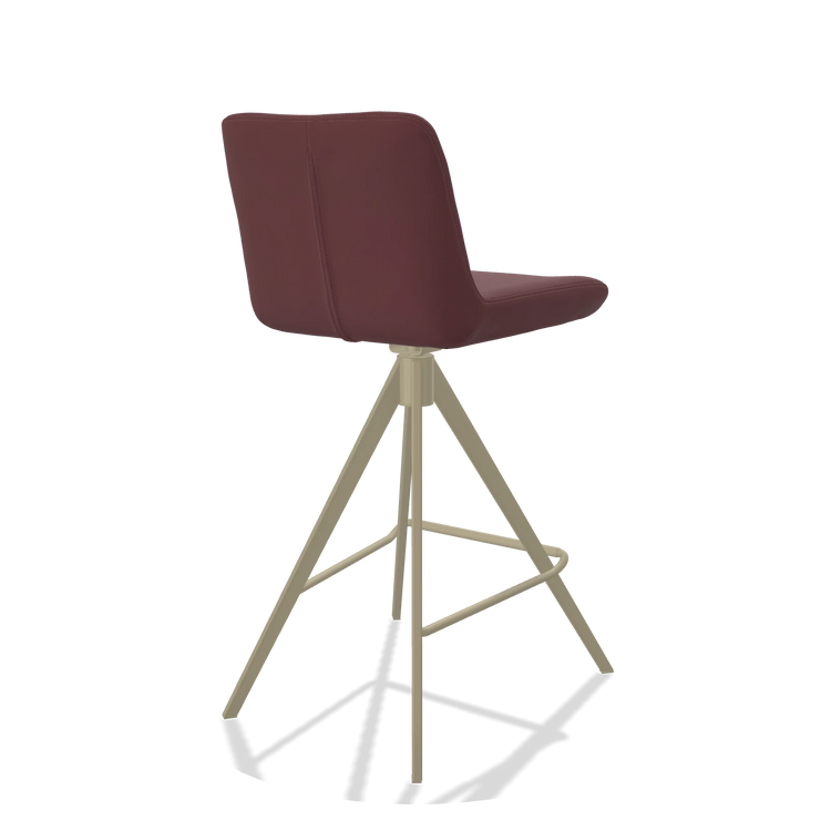 Barstoel Universal 6460 in Leder B554 (bruin), poten in champagne, schuin achteraanzicht