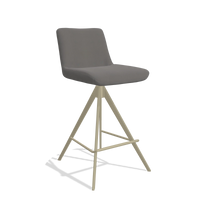 Sgabello da bar Universal 6460 in Pelle B584 (grigio scuro), gambe in champagne, vista angolata