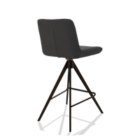Sgabello da bar Universal 6460 in Pelle B905 (antracite), gambe in espresso, vista posteriore angolata