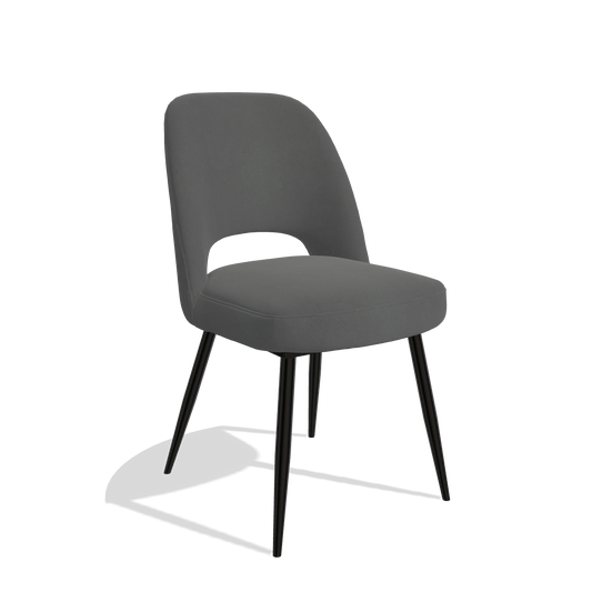 Silla de comedor Zian 6724 en Piel B502 (gris oscuro), patas en negro, vista en ángulo