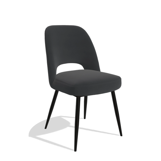 Silla de comedor Zian 6724 en Piel B900 (negro), patas en negro, vista en ángulo