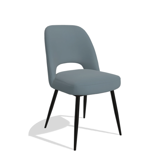 Silla de comedor Zian 6724 en Piel B963 (gris), patas en negro, vista en ángulo