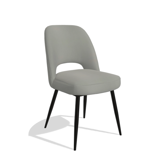 Silla de comedor Zian 6724 en Piel B967 (greige), patas en negro, vista en ángulo