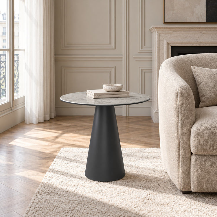 Coffee Table Notori - White MXC 121 Ceramic - Black Metal - Ø 57 cm - in a living room