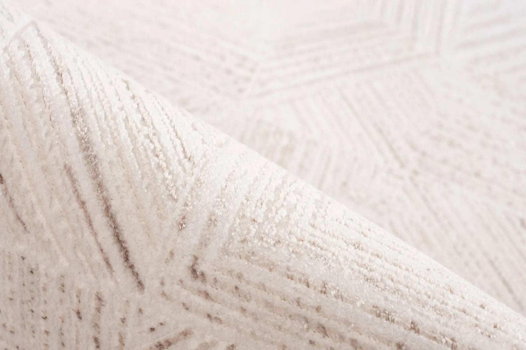 Low-Pile Rug - Zarina Beige
