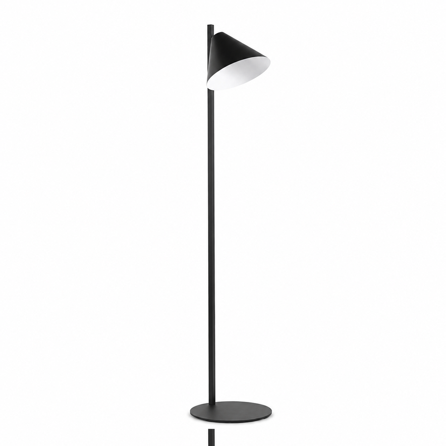 Stehlampe Quinn 1895N front view on white background mit subtle shadow, showcasing the elegant cone-shaped shade and sleek black metal frame by Marcottestyle