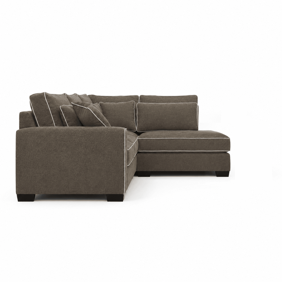 Sofa Beyoncé - Braun Brego 48 - mit Elegant Piping - 330x166 cm - Marcottestyle Shop