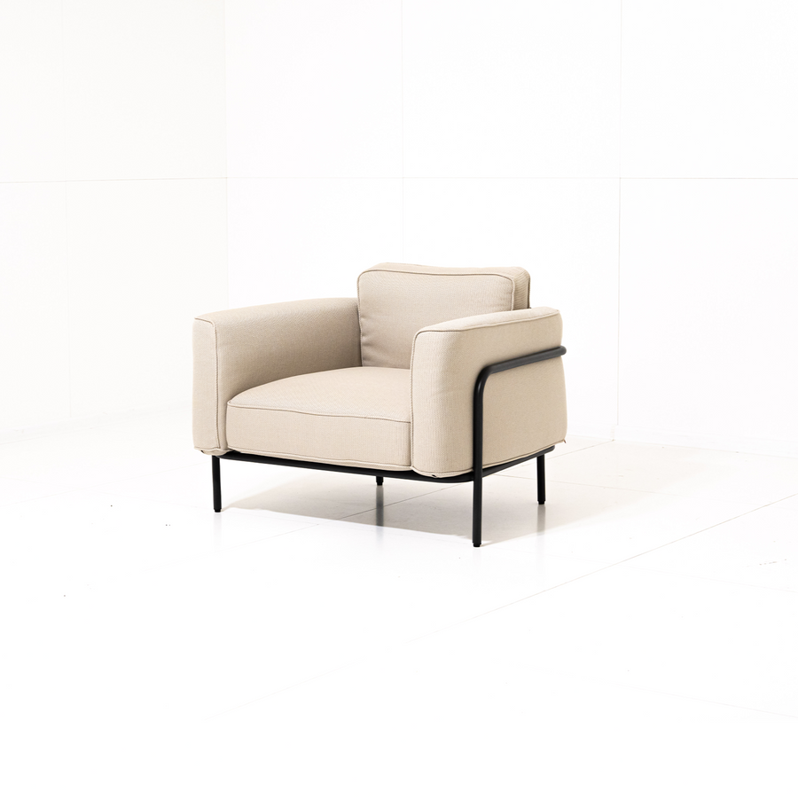 Beige Fauteuil with Zwart frame on a Wit background