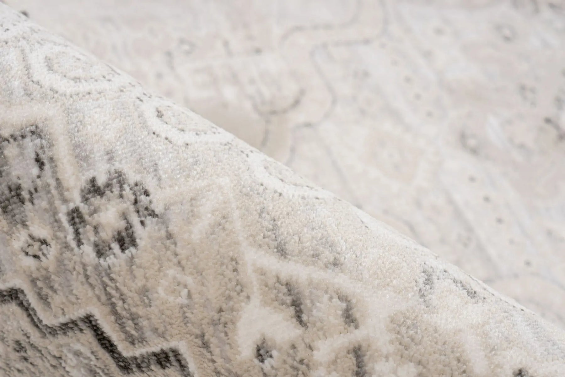 Low-Pile Rug - Norven Silver